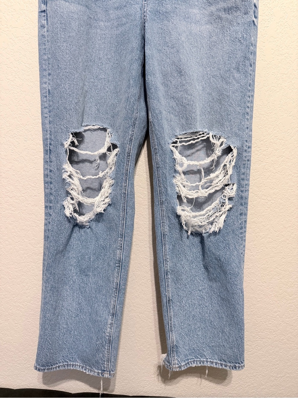 American Eagle Strigid Baggy Straight Jeans | Distressed High Rise Denim | 16 - Picture 4 of 14